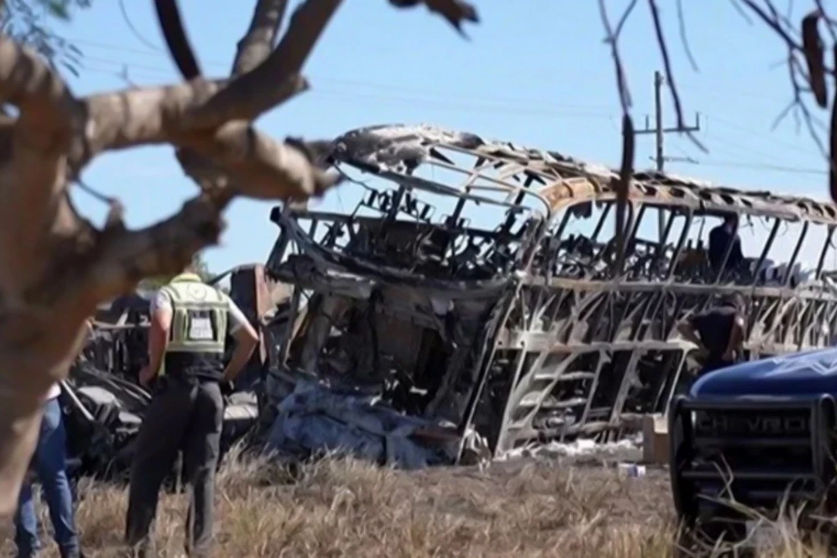 Meksikada tur avtobusu KamAZ-la toqquşdu - 19 ölü, 22 yaralı - VİDEO