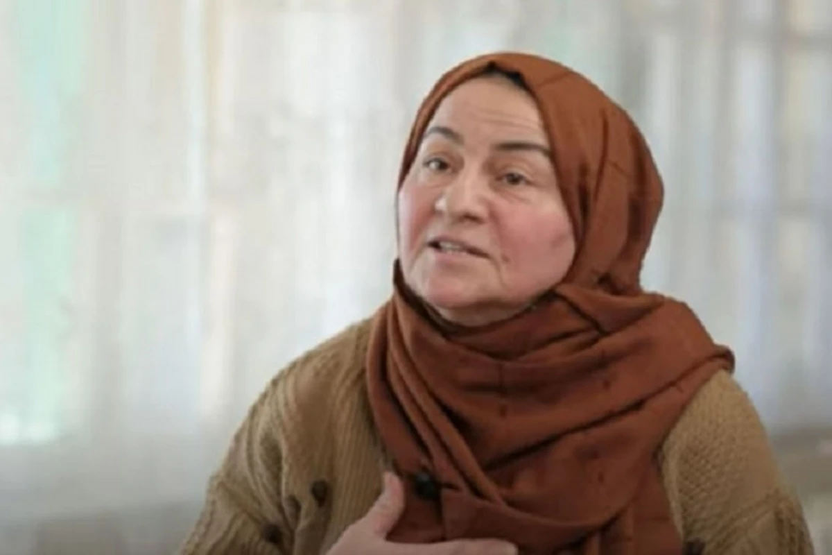 Zirəli ağbirçək: “İndiki gəlinlər ərlərinə deyirlər ki, yorğunam” - VİDEO Zirəli ağbirçək: “İndiki gəlinlər ərlərinə deyirlər ki, yorğunam” - VİDEO