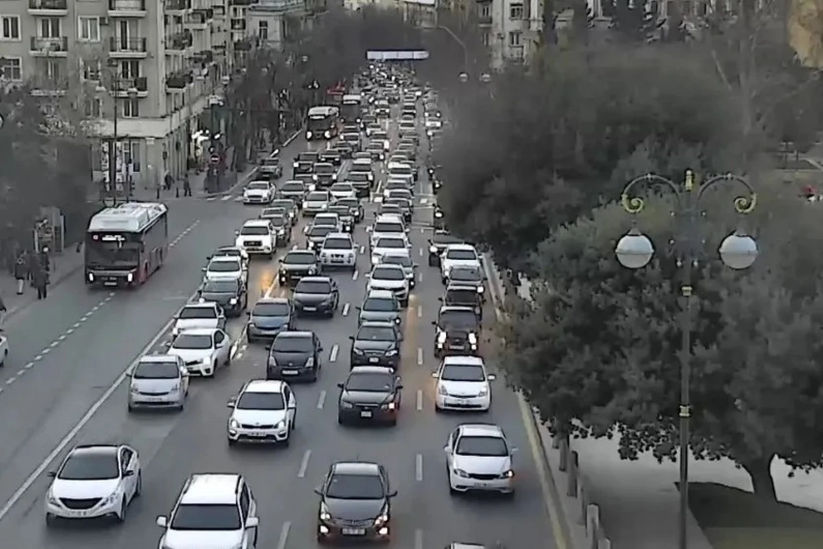 Paytaxtda 11 yolda sıxlıq müşahidə olunur