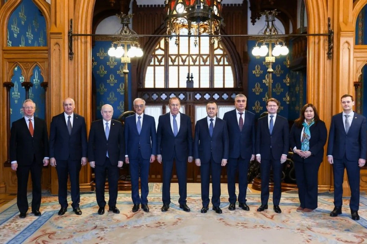 Sergey Lavrov MDB ölkələrinin səfirləri ilə görüşüb