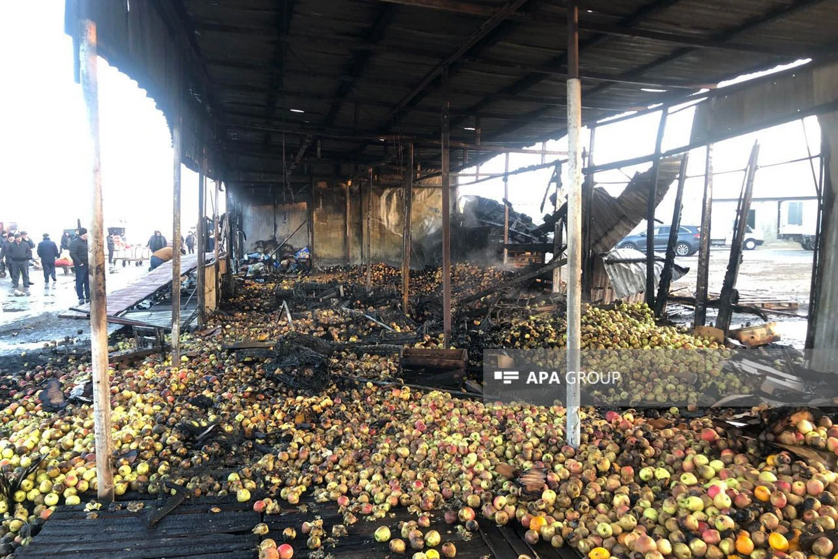 Sumqayıtda bazar yanıb - FOTO