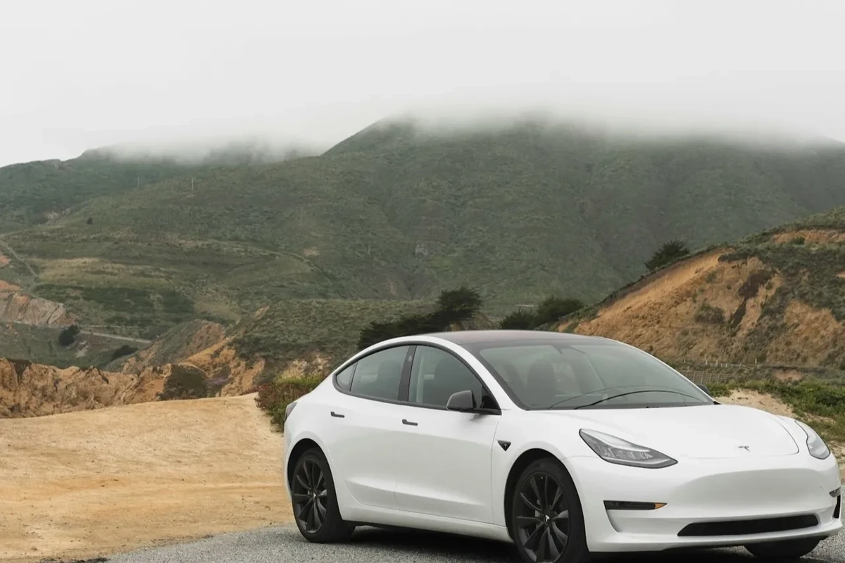 Tesla iki milyondan çox avtomobilini geri çağırır - VACİB SƏBƏB