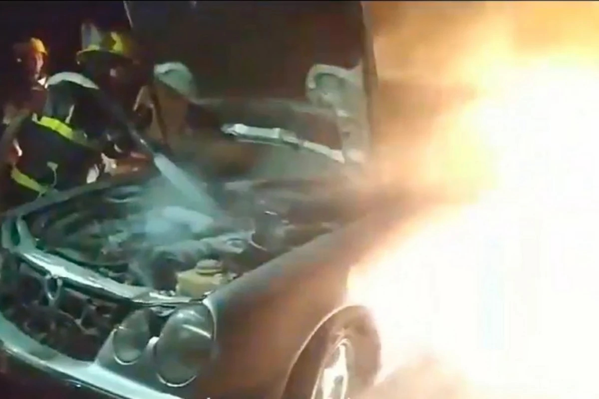 Bakı-Qazax yolunda “Mercedes” yanıb - VİDEO
