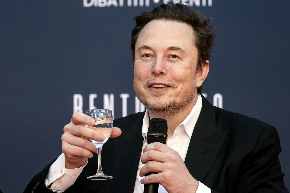Mask Tesla idarə heyəti üzvlərilə birgə narkotikdən istifadə edib