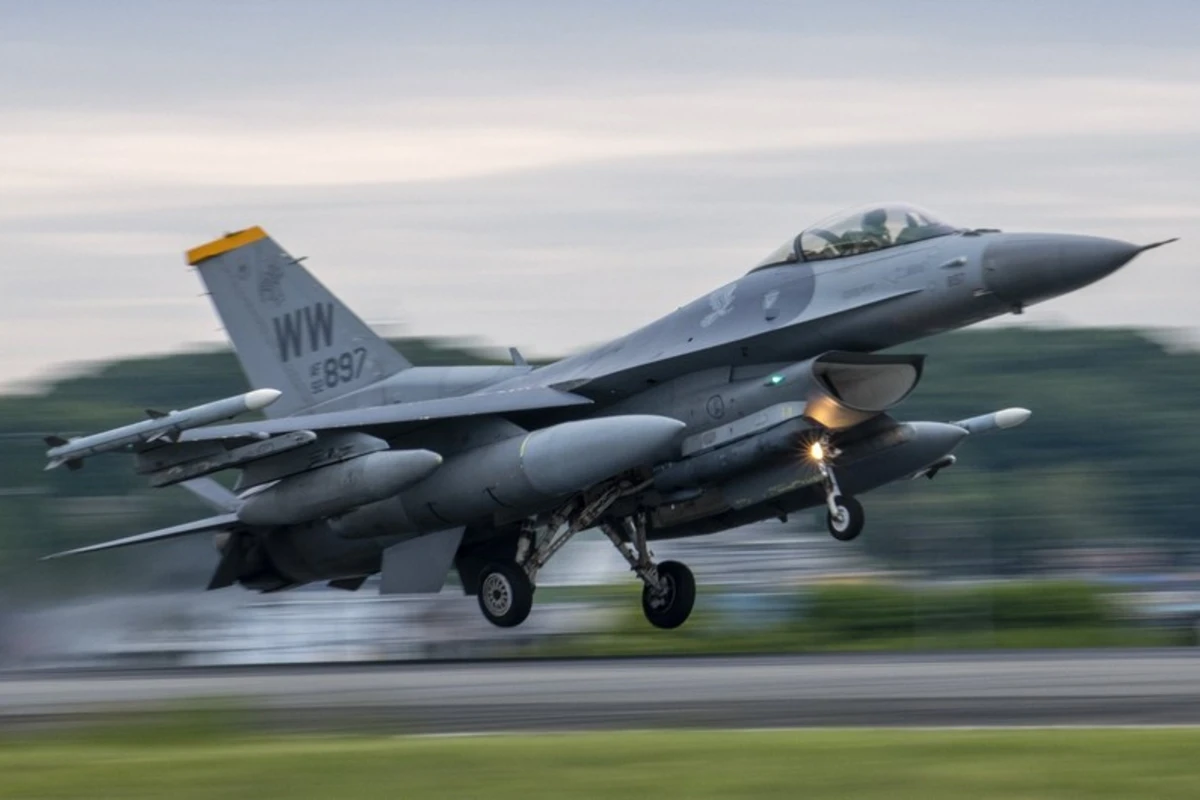 Niderland Ukraynaya əlavə 6 ədəd F-16 tədarük edəcək