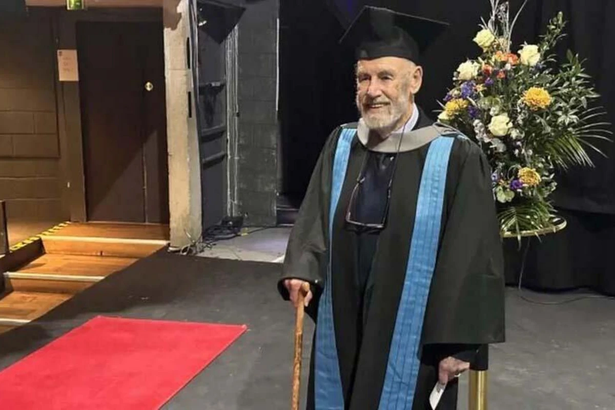 95 yaşında məzun oldu