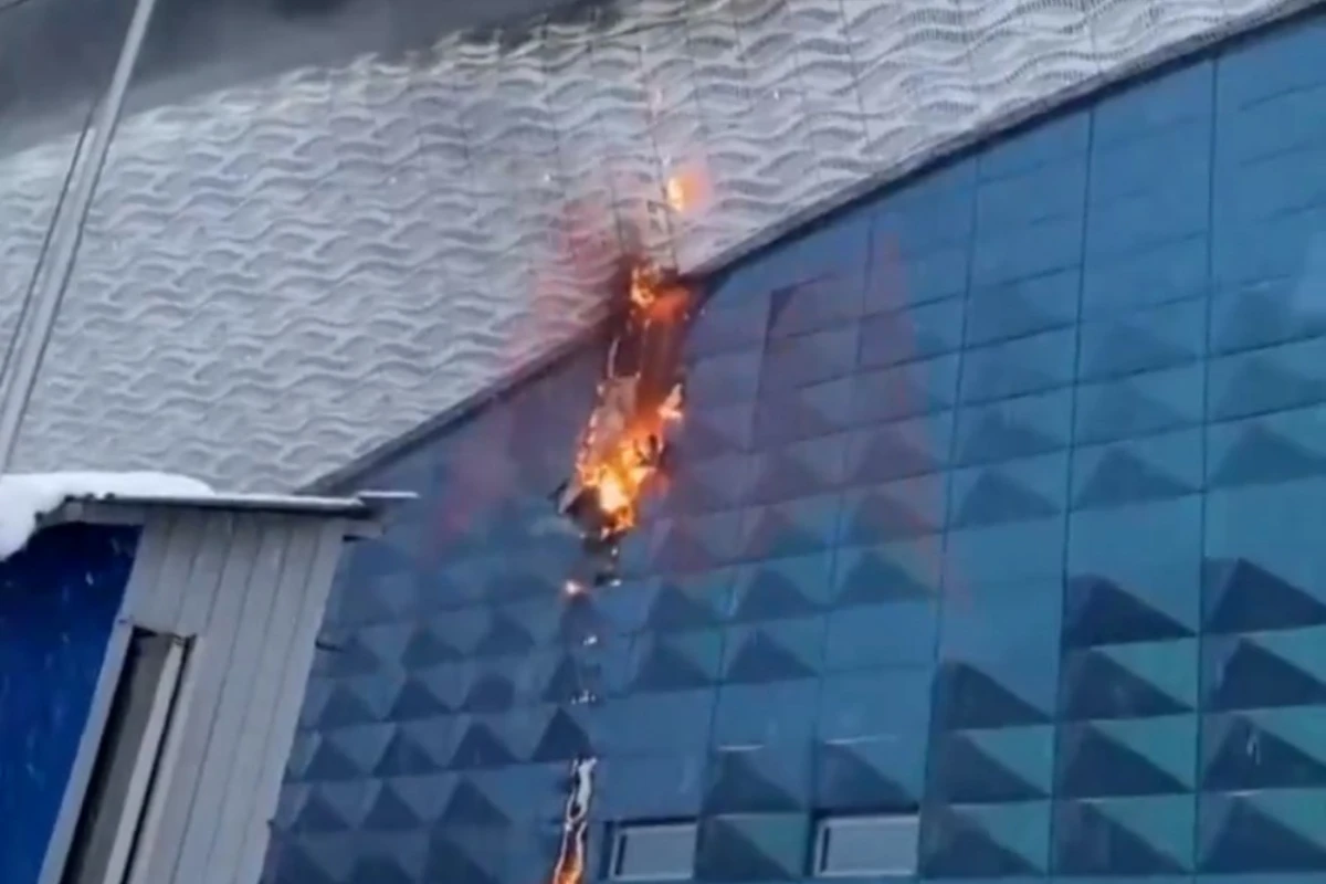Пожар охватил один из крупнейших торговых центров Москвы - ВИДЕО