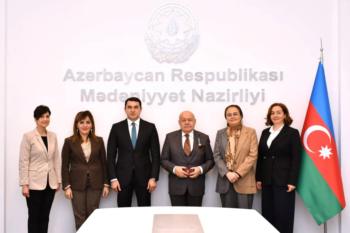 Elbay Qasımzadəyə 2-ci dərəcəli Əmək ordeni təqdim olunub - FOTO
