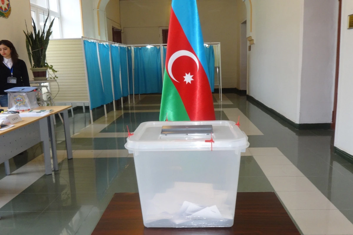 Azərbaycanda növbədənkənar prezident seçkiləri üzrə səsvermə başlayıb