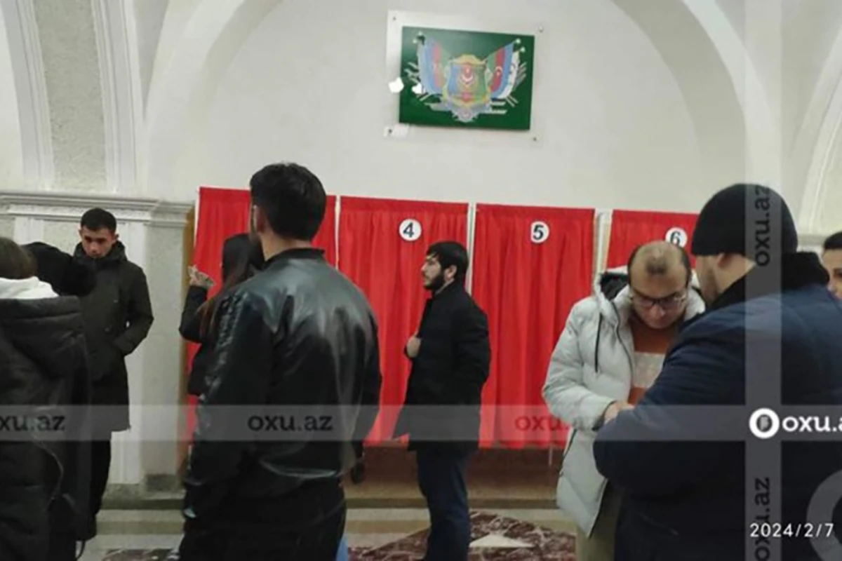 7 saylı Səbail seçki dairəsinin 4 saylı məntəqəsində seçkiyə start verildi - FOTO
