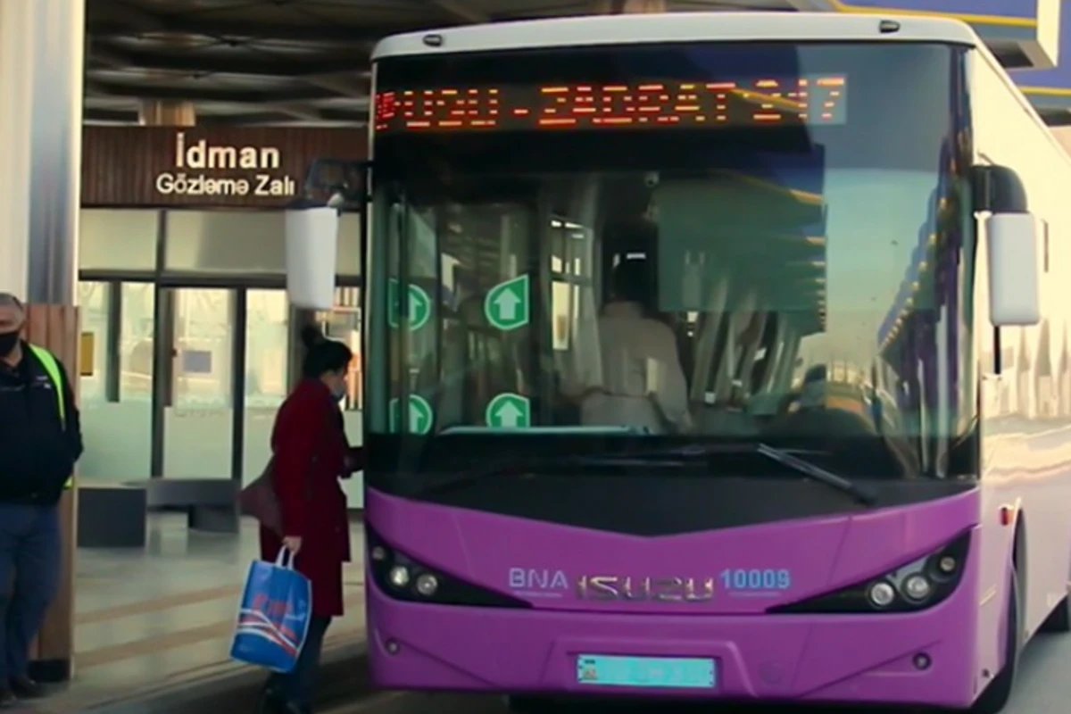 Bakıda avtobus piyadanı vurub