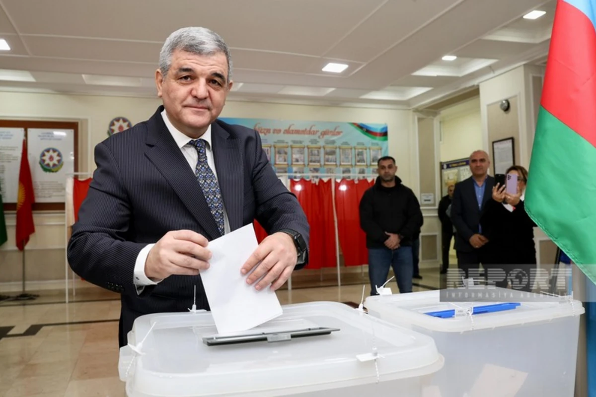 Prezidentliyə namizəd Fazil Mustafa səs verib - FOTO