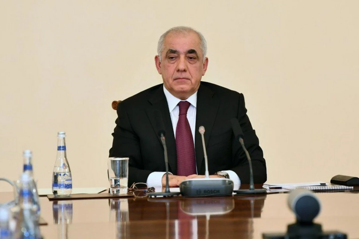 Премьер-министр Али Асадов проголосовал на внеочередных президентских выборах