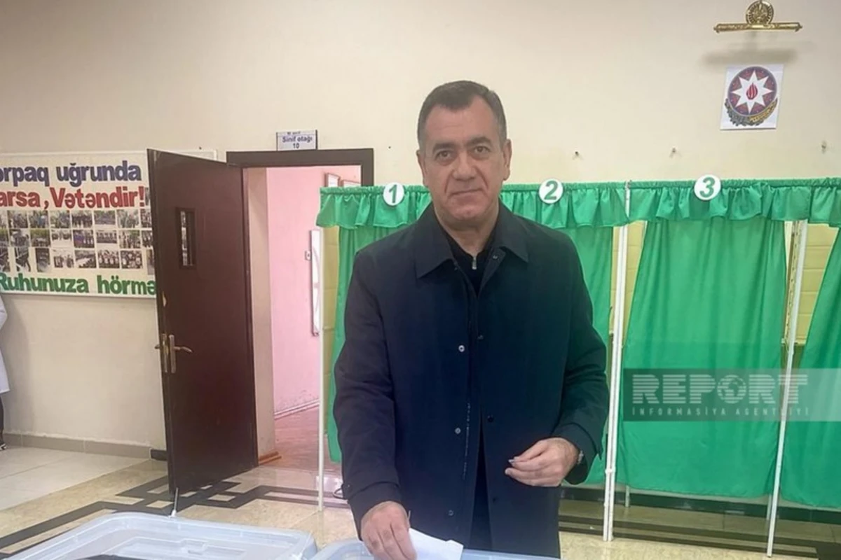 Prezidentliyə namizəd Qüdrət Həsənquliyev səs verib Prezidentliyə namizəd Qüdrət Həsənquliyev səs verib