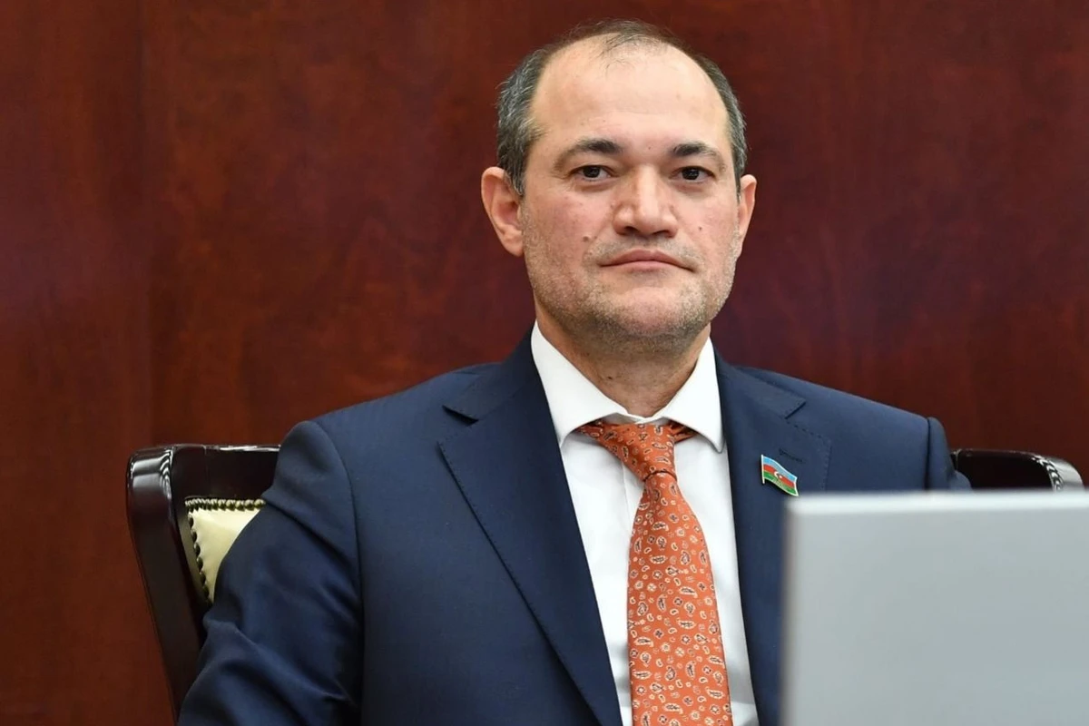 Prezidentliyə namizəd Razi Nurullayev səs verib