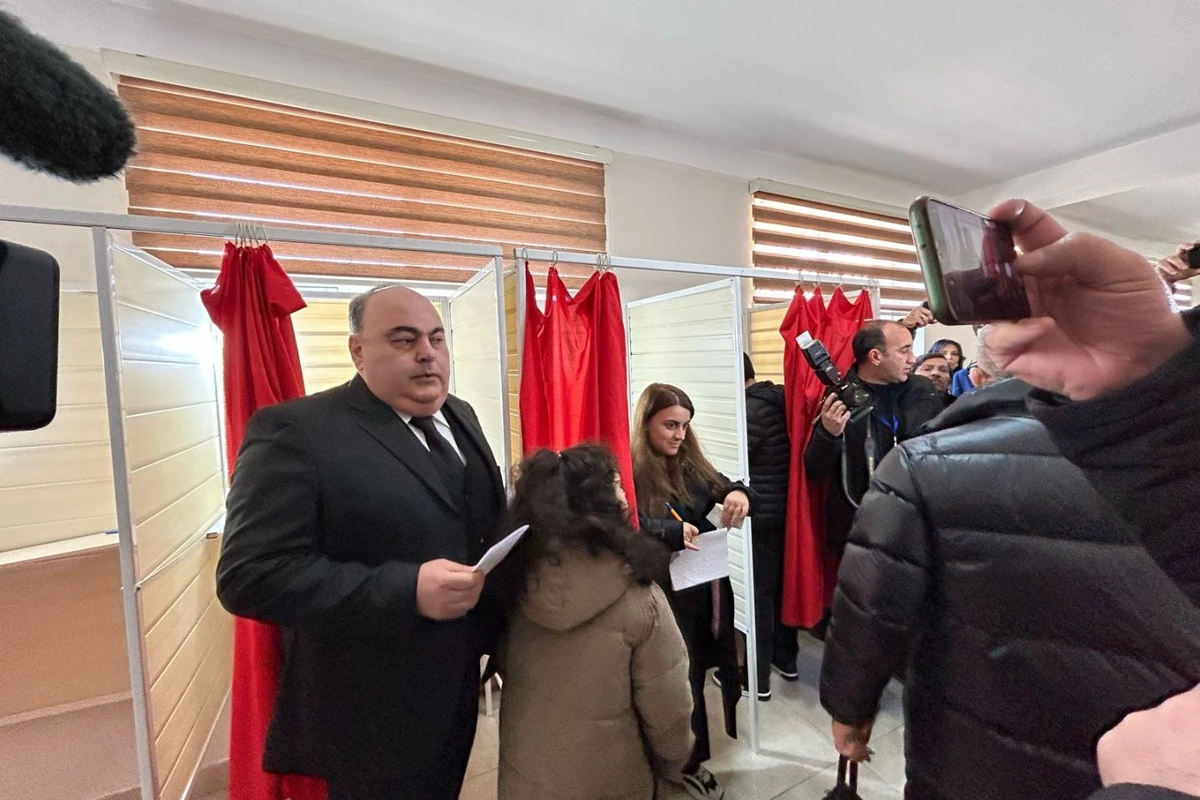 Prezidentliyə namizəd Fuad Əliyev səs verib - FOTO