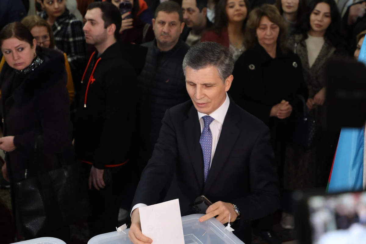 Zahid Oruc növbədənkənar prezident seçkilərində səs verib - FOTO