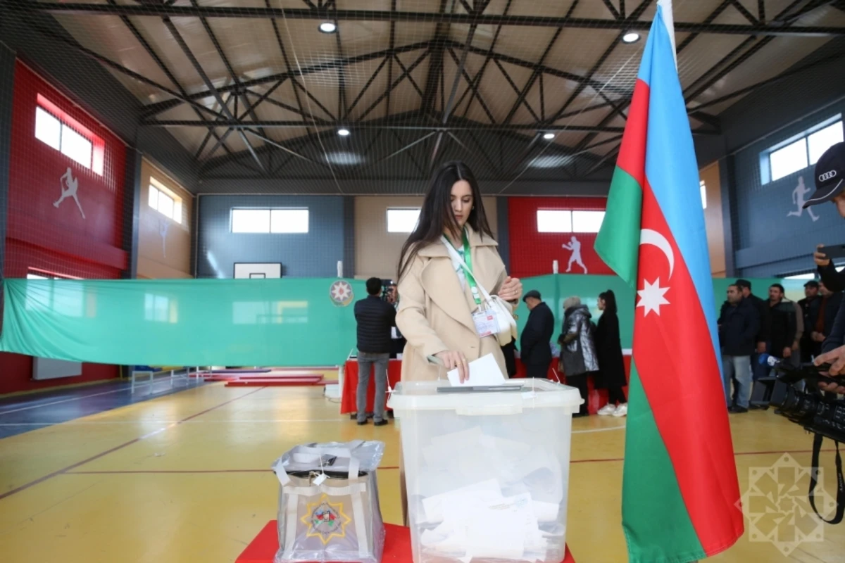 Ağalı kəndində səsvermə prosesindən FOTOREPORTAJ