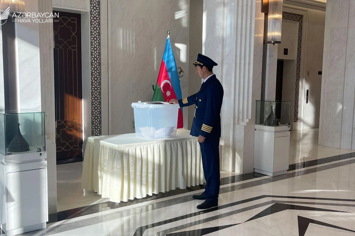 AZAL-ın xaricdə olan əməkdaşları seçkilərdə iştirak edirlər - FOTO