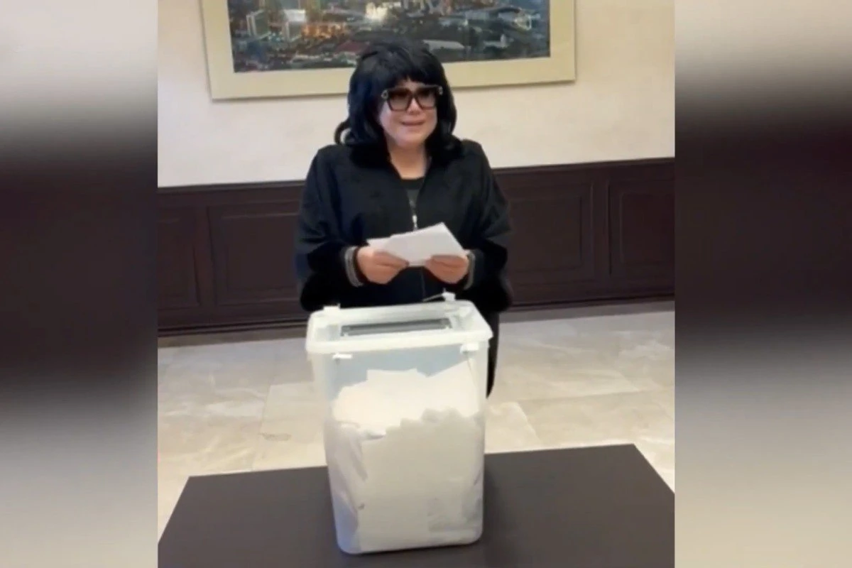 Flora Kərimova prezident seçkilərində kimə səs verib? - VİDEO