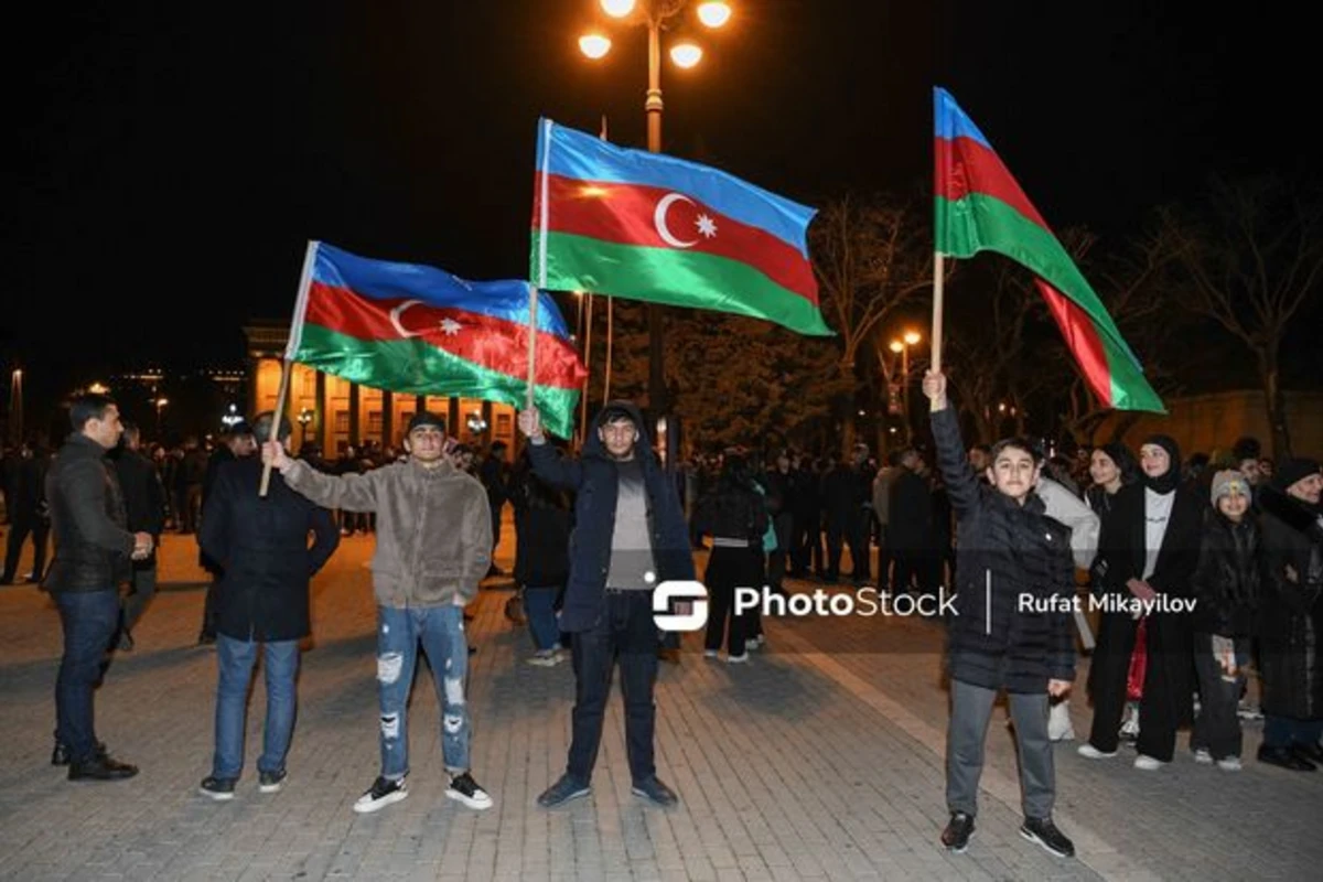 В Приморском национальном парке проходит шествие в честь убедительной победы Ильхама Алиева на выборах