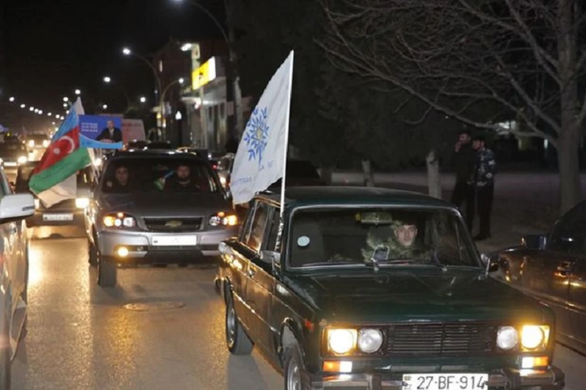 Regionlarda İlham Əliyevə dəstək yürüşləri keçirilir - YENİLƏNİR - FOTO/VİDEO Regionlarda İlham Əliyevə dəstək yürüşləri keçirilir - YENİLƏNİR - FOTO/VİDEO