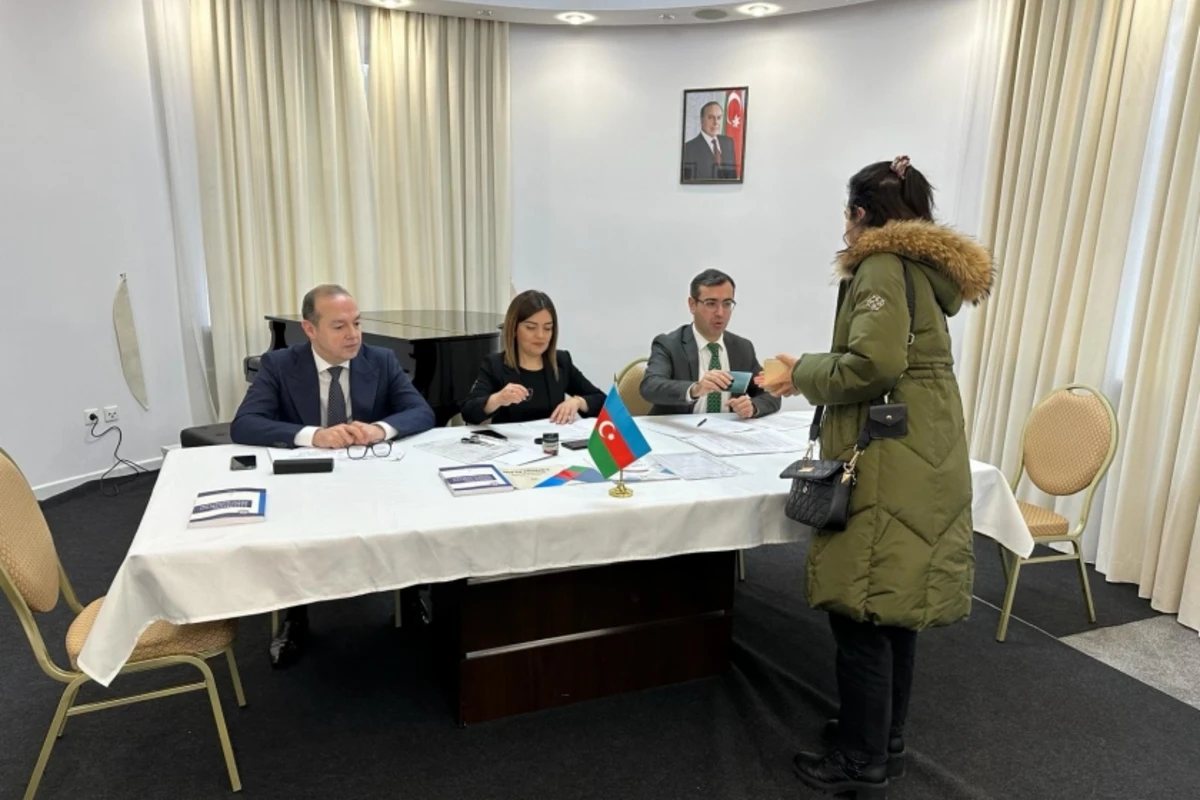 Polşada seçicilər səsvermə prosesində yüksək fəallıq göstəriblər - FOTO