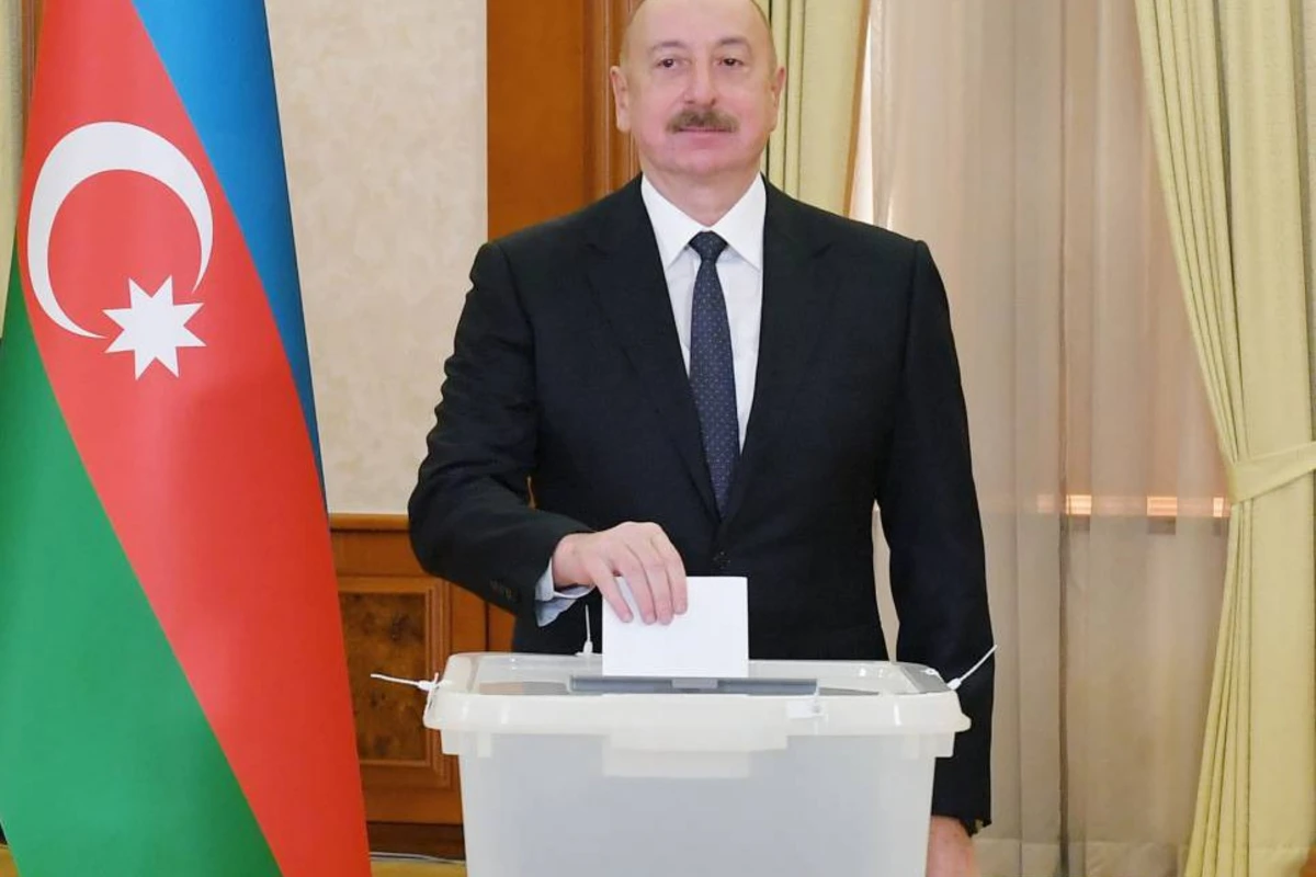 Кандидаты на президентских выборах поздравили главу государства с блестящей победой
