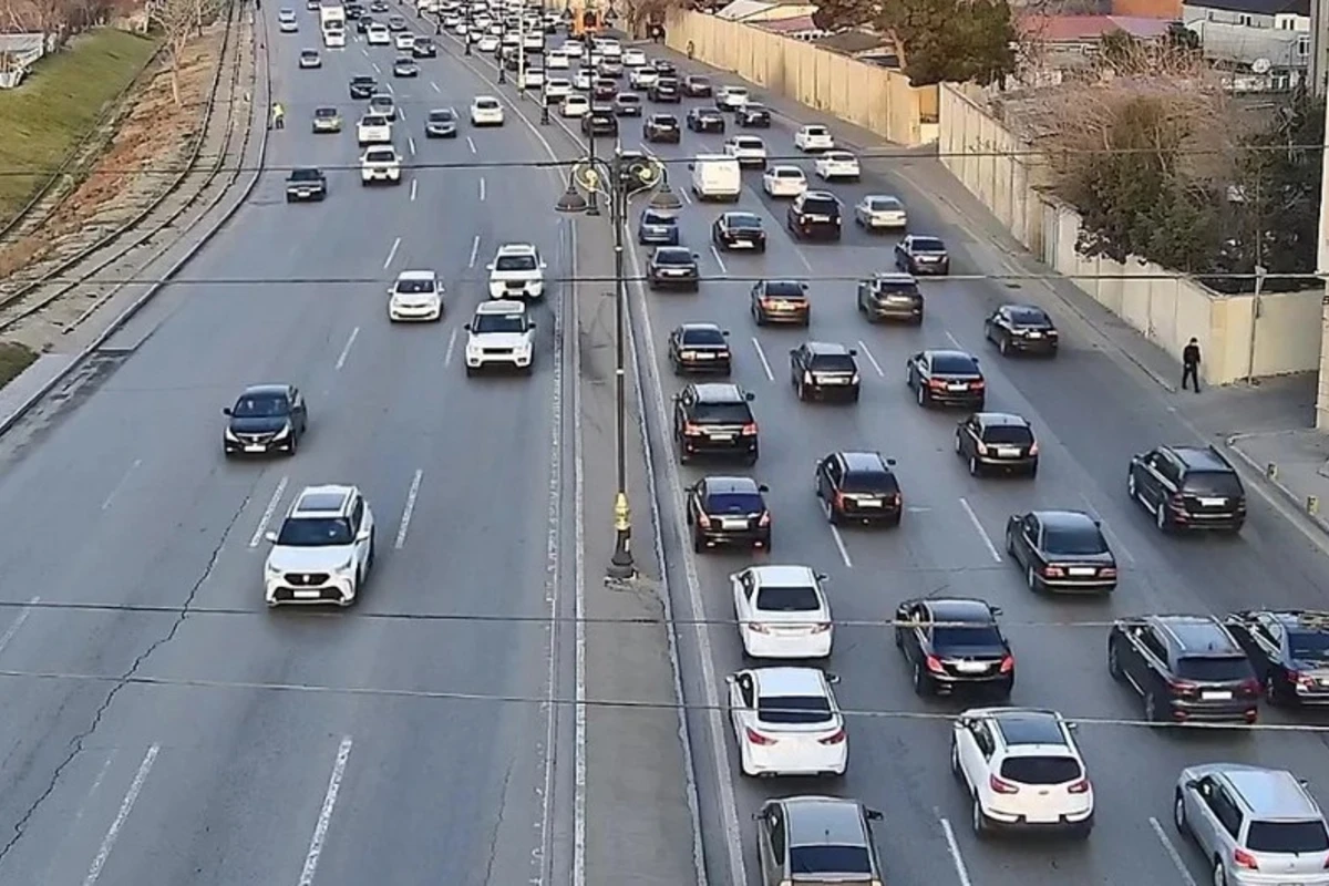 Paytaxtın bəzi küçələrində sıxlıq müşahidə olunur - SİYAHI