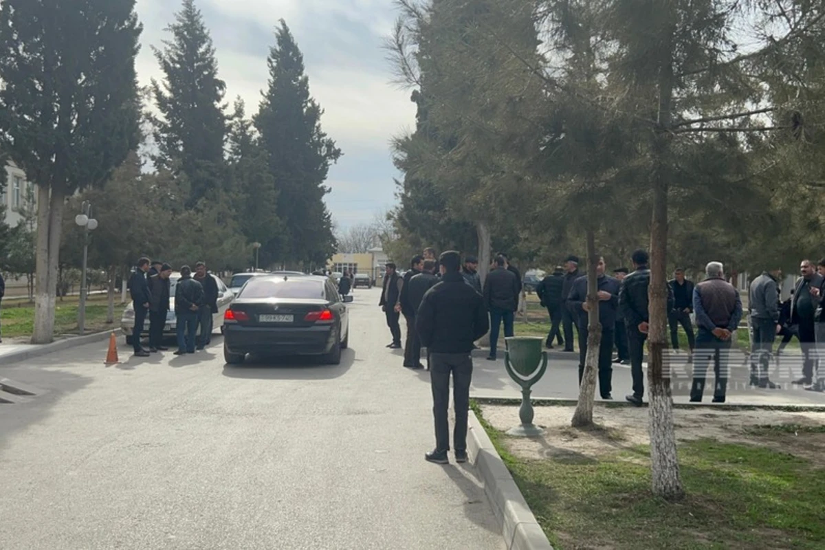 Kürdəmir sakini anası və qonşusunu qətlə yetirib, bir nəfəri isə ağır yaralayıb - FOTO