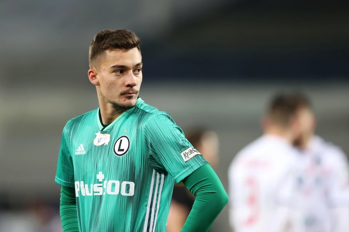 Beşiktaş Legianın futbolçusunu transfer edir - FOTO