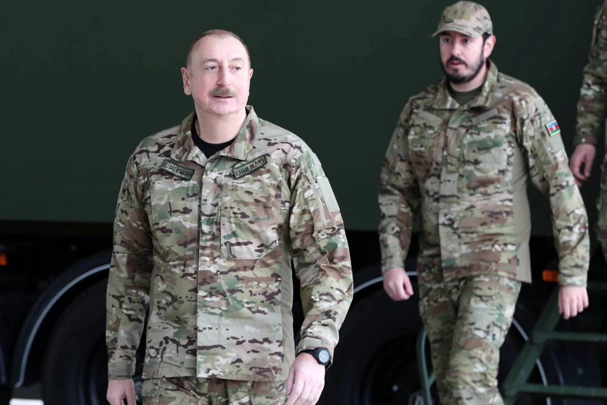 Президент Ильхам Алиев и его сын Гейдар Алиев посетили военные объекты Военно-воздушных сил - ОБНОВЛЕНО + ФОТО