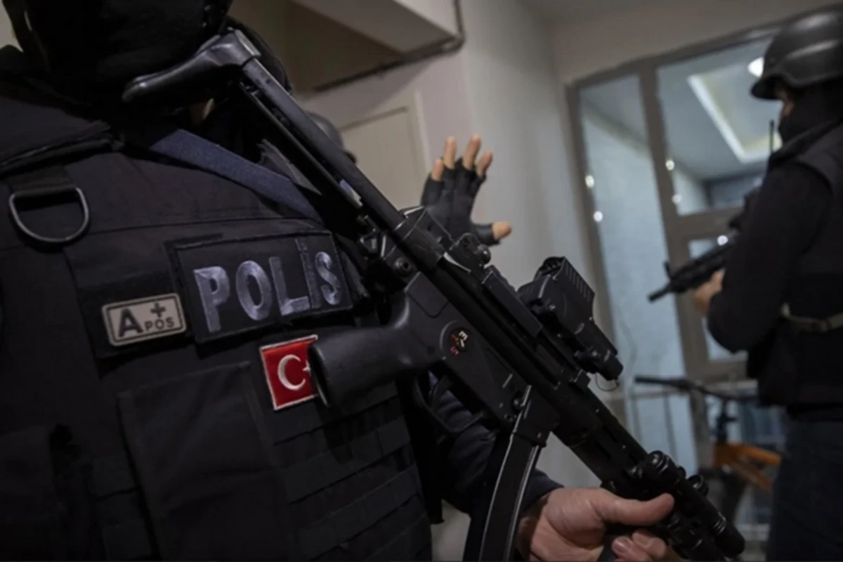 Türkiyədə AKP-nin tədbirində silahlı hücum olub, xəsarət alan var