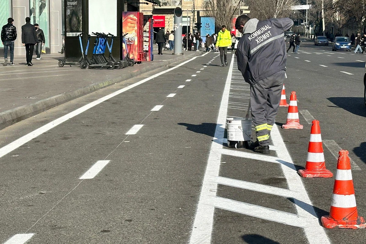 Bakının daha bir küçəsində velosiped yolları salınır - FOTO