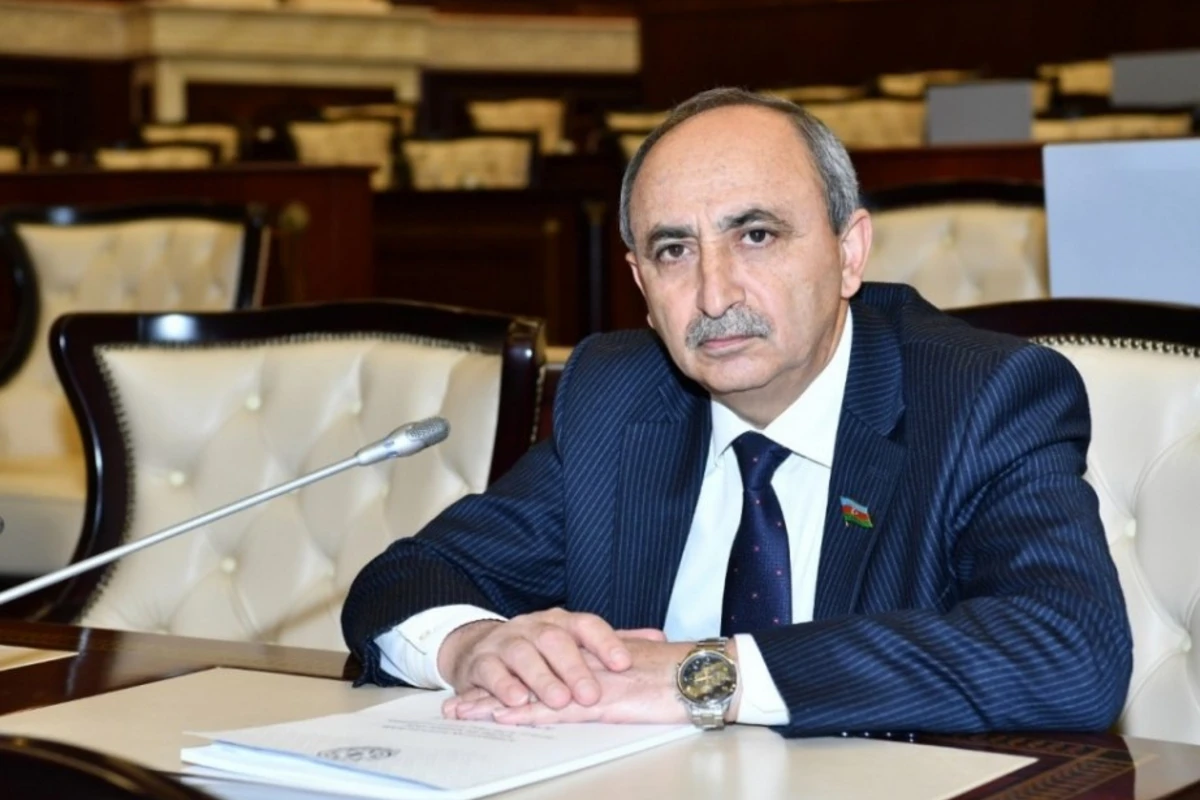 Azərbaycanda deputata mənzil hədiyyə edildi Azərbaycanda deputata mənzil hədiyyə edildi