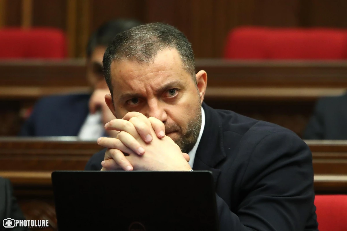 Ermənistanın iqtisadiyyat naziri istefa verib