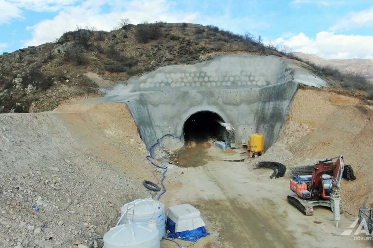 Kəlbəcər-Laçın avtomobil yolunun inşası: Bəzi tunellərdə qazma işi bitib - FOTO/VİDEO Kəlbəcər-Laçın avtomobil yolunun inşası: Bəzi tunellərdə qazma işi bitib - FOTO/VİDEO
