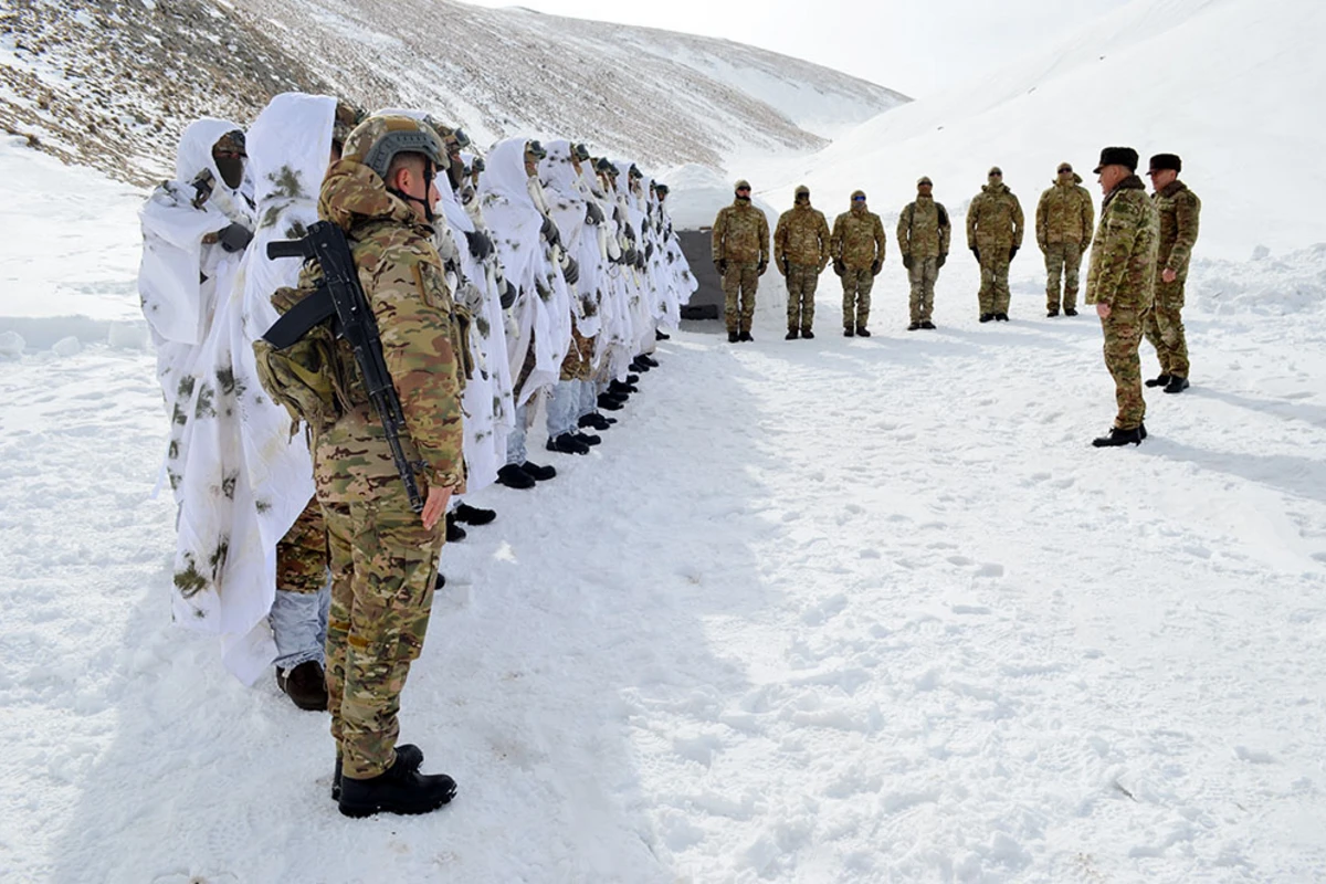 Baş Qərargah rəisi komandoların yüksək dağlıq ərazi və sərt qış şəraitində hazırlığını izləyib - FOTO