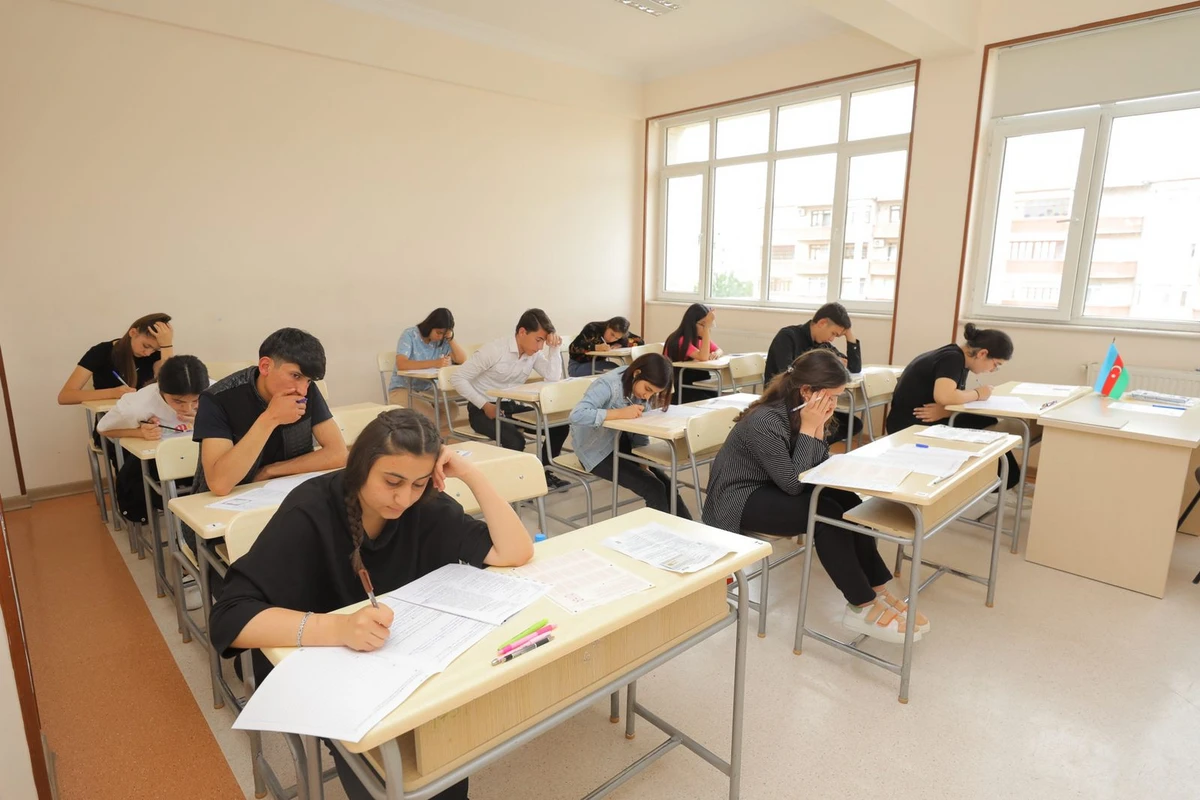 Bu gün abituriyentlər ali məktəblərə qəbul imtahanının ikinci mərhələsi üzrə sınaq imtahanı verirlər