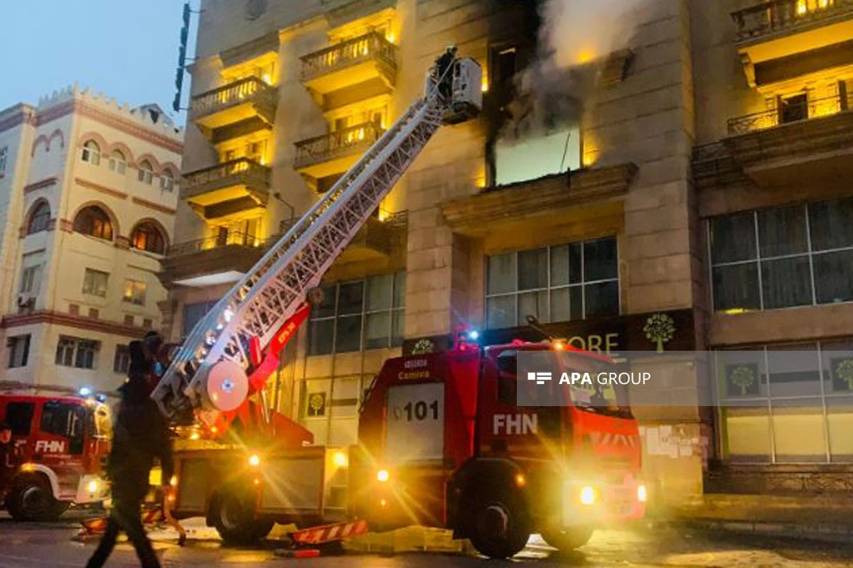 Bakıda oteldə yanğın - FHN əraziyə cəlb olundu - FOTO/VİDEO
