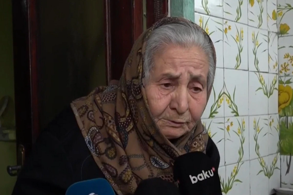 Təhqir olunan qızın nənəsi: Nəvəmi döyən şagird Firondur, onunla bacarmırlar - VİDEO Təhqir olunan qızın nənəsi: Nəvəmi döyən şagird Firondur, onunla bacarmırlar - VİDEO