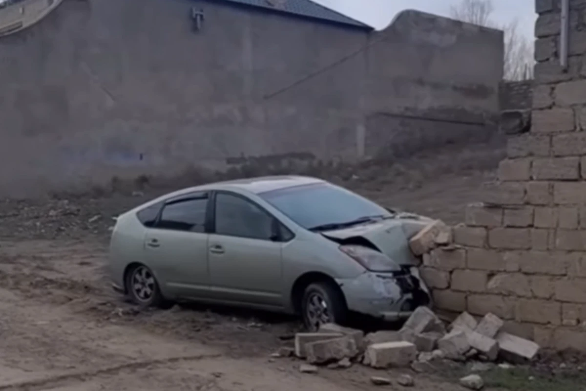 Masazırda “Prius” hasara çırpılıb - VİDEO