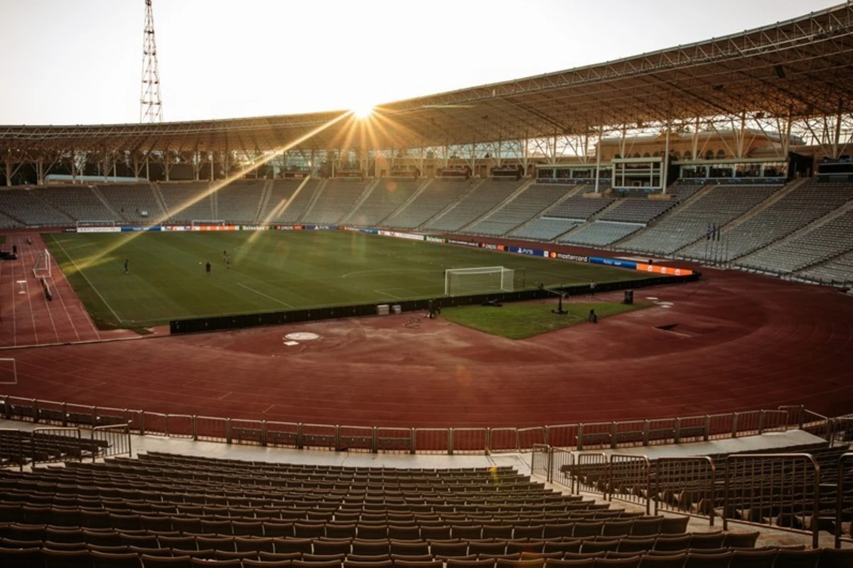 “Tofiq Bəhramov” stadionunda “Qarabağ”ın avrokubok oyunu üçün son tamamlanma işləri görülür “Tofiq Bəhramov” stadionunda “Qarabağ”ın avrokubok oyunu üçün son tamamlanma işləri görülür