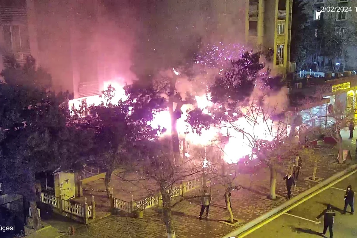 Bakıda yanğın baş verən ərazidə bağlanan yolda hərəkət bərpa olunub - YENİLƏNİB - FOTO