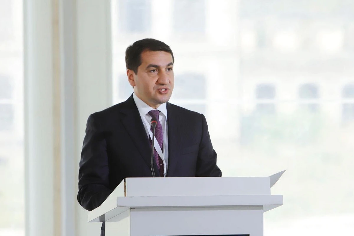 Hikmət Hacıyev: Xocalı soyqırımının növbəti ildönümündə kütləvi məzarlıq aşkar edilməsi, bəlkə də, ilahi ədalətdir