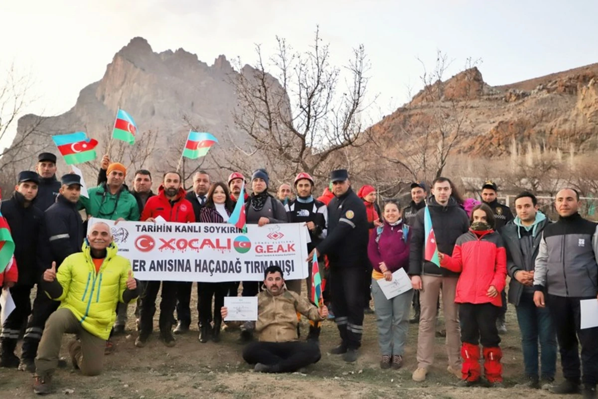 Türkiyə alpinistləri Xocalı faciəsi qurbanlarının xatirəsini Haçadağın zirvəsində anıb - FOTO Türkiyə alpinistləri Xocalı faciəsi qurbanlarının xatirəsini Haçadağın zirvəsində anıb - FOTO