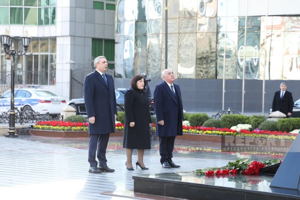 Dövlət və hökumət rəsmiləri Xocalı soyqırımı abidəsini ziyarət ediblər - FOTO
