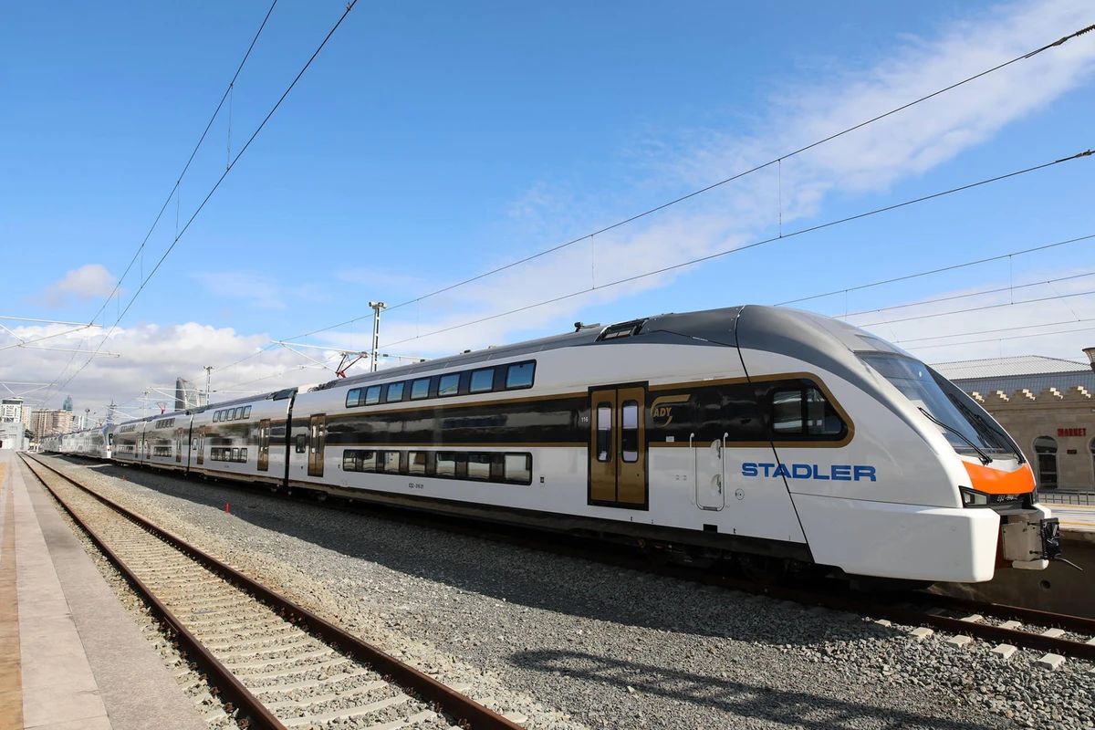 ADY: Bakı sərnişin stansiyasında “Stadler” qatarında qısaqapanma baş verib - VİDEO