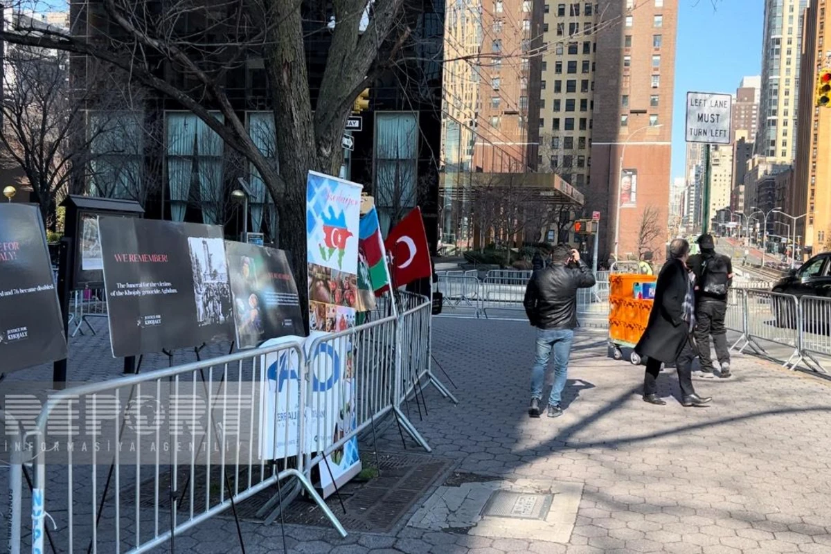 BMT-nin binası önündə Xocalıya həsr olunmuş sərgi təşkil edilib - FOTO