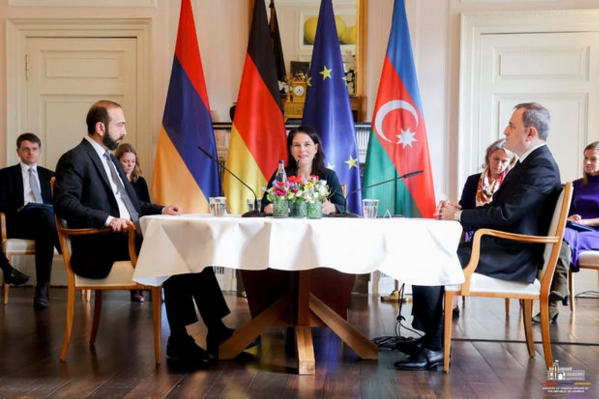 Berbok: Azərbaycan və Ermənistan arasında sülhün bərqərar olması mümkündür - YENİLƏNİB + FOTO/VİDEO Berbok: Azərbaycan və Ermənistan arasında sülhün bərqərar olması mümkündür - YENİLƏNİB + FOTO/VİDEO